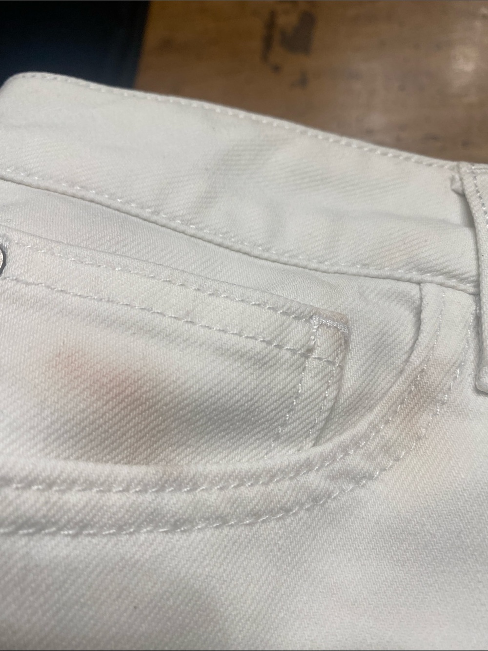 DL1961 Lola White Frayed Hem Denim Shorts SIZE 27. A stain callout - Picture 15 of 15